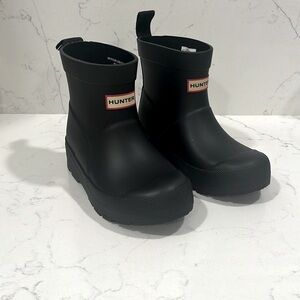 Cutest US size 11 little kids Hunter brand rain boots in black- new, no tag.